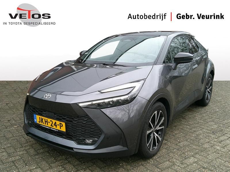 Grijs Occasion 2025 Toyota C-HR SUV | € 32.750 (Goede deal) - Afbeelding 1/4