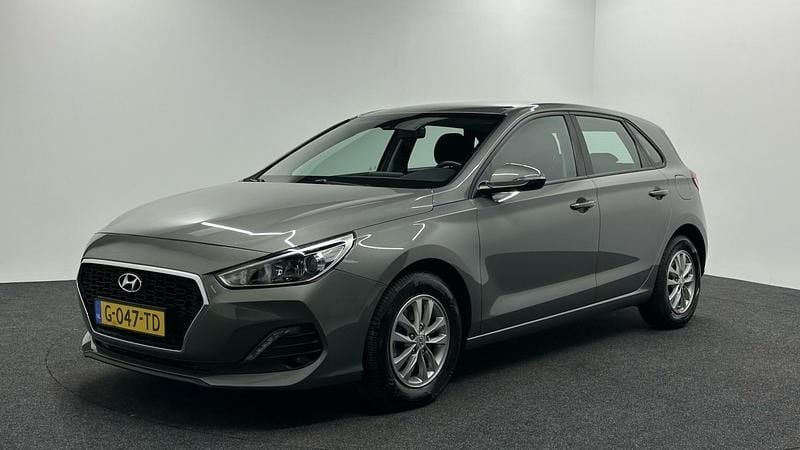 Grijs Gebruikt 2019 Hyundai i30 Comfort Hatchback | € 15.600 (Eerlijke prijs) - Afbeelding 1/4