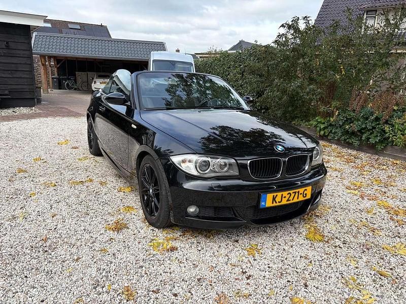 Zwart Gebruikt 2009 BMW 120 Cabriolet Cabriolet | € 8.200 (Eerlijke prijs) - Afbeelding 1/4