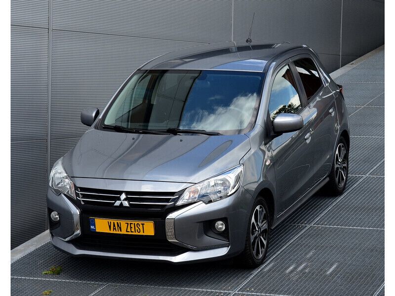 Grijs, metallic lak Gebruikt 2022 Mitsubishi Space Star Hatchback | € 14.949 (Iets duurder) - Afbeelding 1/3