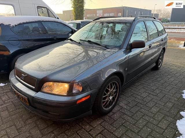 Grijs Occasion 2001 Volvo V40 Stationwagen | € 750 (Super prijs) - Afbeelding 1/4