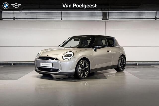 Occasion Mini Cooper Favoured 160 kW (218 PK) 2025 Grijs Hatchback