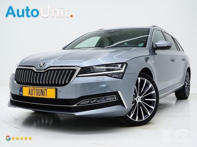 Grijs, metallic lak Gebruikt 2020 Skoda Superb LAURIN & KLEMENT Stationwagen | € 25.840 (Iets duurder) - Afbeelding 1/4