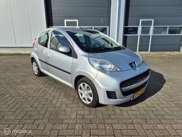 Grijs Gebruikt 2011 Peugeot 107 Hatchback | € 1.950 (Eerlijke prijs) - Afbeelding 1/4