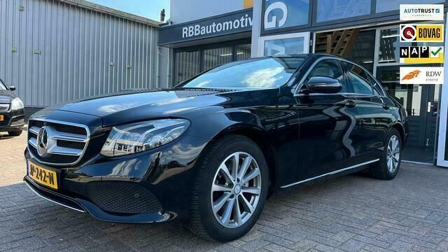 Zwart Gebruikt 2016 Mercedes E220 Edition Sedan | € 34.950 - Afbeelding 1/4