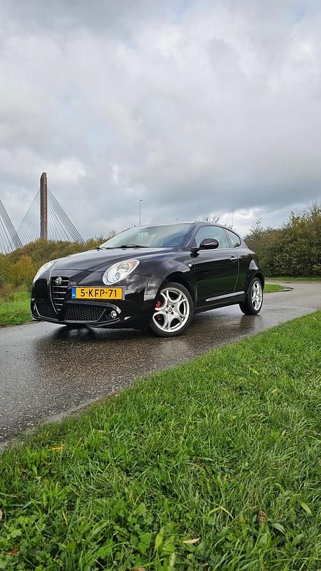 Zwart Gebruikt 2013 Alfa Romeo MiTo Distinctive Hatchback | € 3.500 - Afbeelding 1/4