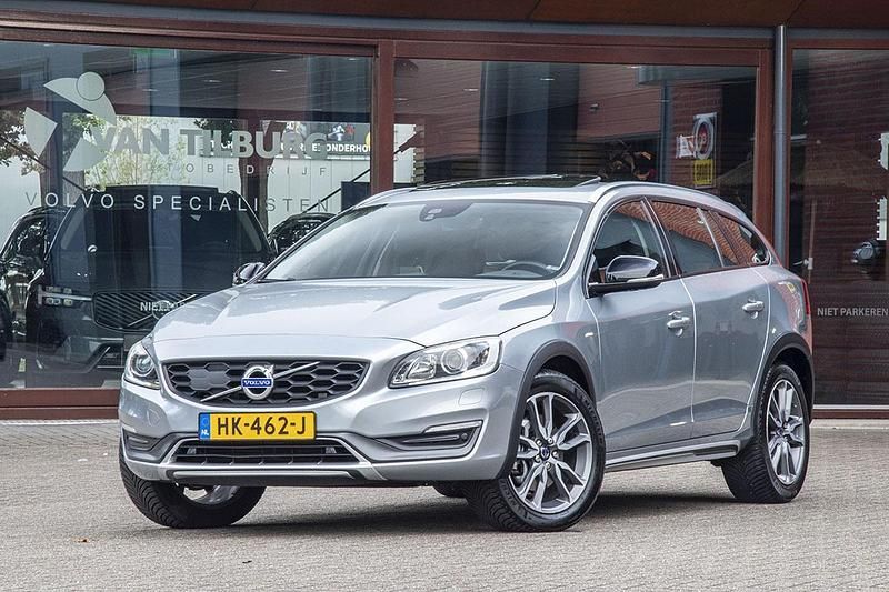 Grijs Gebruikt 2015 Volvo V60 CC Summum Stationwagen | € 18.950 (Eerlijke prijs) - Afbeelding 1/4