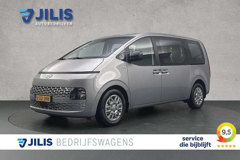 Grijs Nieuw 2024 Hyundai Staria Van | € 34.950 - Afbeelding 1/3