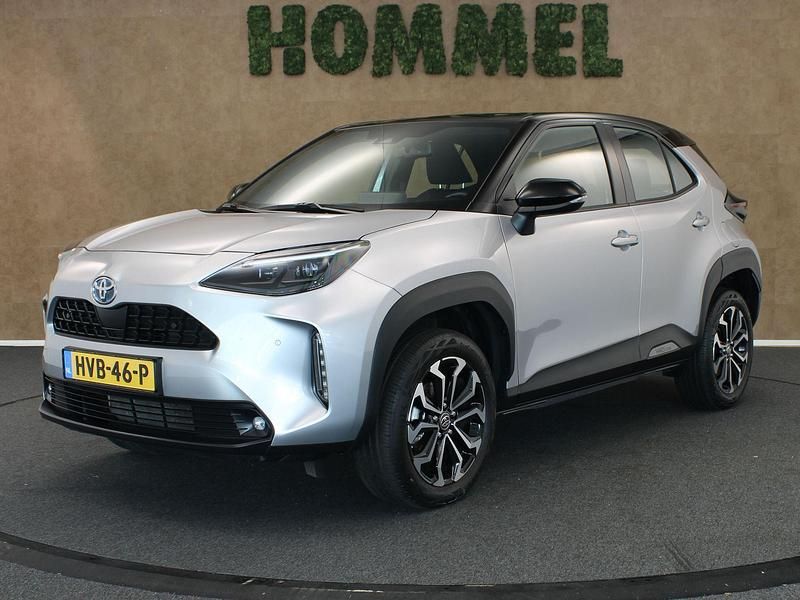 Grijs Gebruikt 2023 Toyota Yaris Cross Plus SUV | € 29.645 (Eerlijke prijs) - Afbeelding 1/4