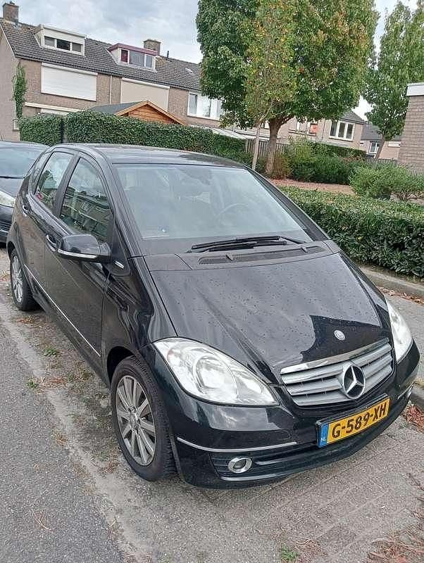 Zwart Gebruikt 2009 Mercedes A180 Classic Hatchback | € 3.500 (Eerlijke prijs) - Afbeelding 1/4