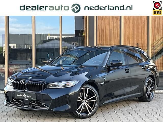 Zwart Gebruikt 2022 BMW 330 M Sport Stationwagen | € 36.950 (Eerlijke prijs) - Afbeelding 1/4