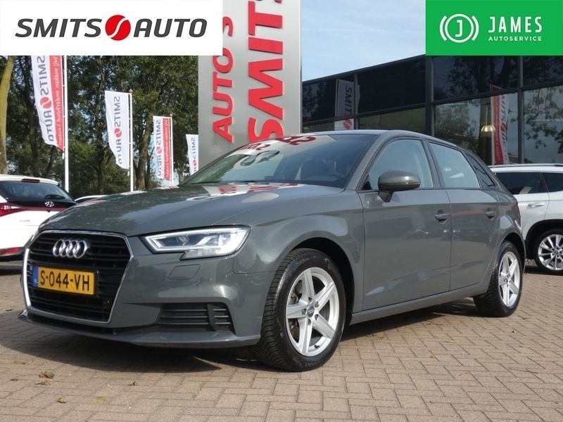 Grijs Gebruikt 2019 Audi A3 Sport Hatchback | € 19.794 - Afbeelding 1/4