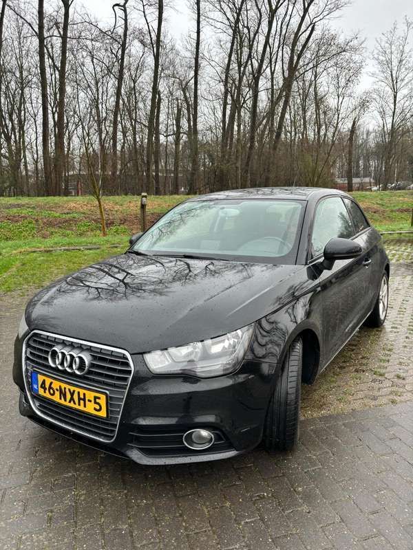 Zwart Gebruikt 2010 Audi A1 Attraction Hatchback | € 7.000 (Iets duurder) - Afbeelding 1/4