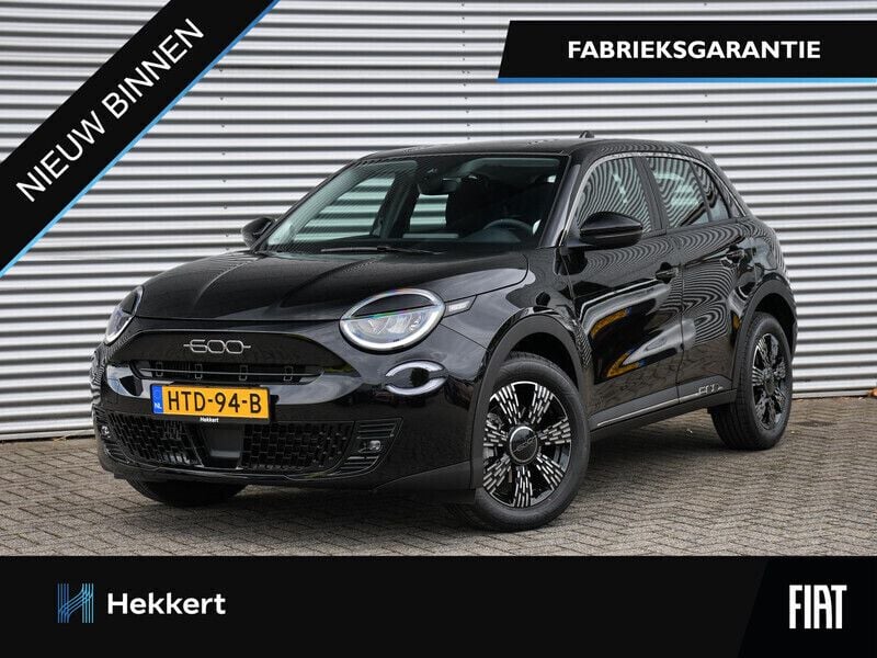 Zwart Nieuw 2025 Fiat 600 Urban SUV | € 28.495 (Super prijs) - Afbeelding 1/4