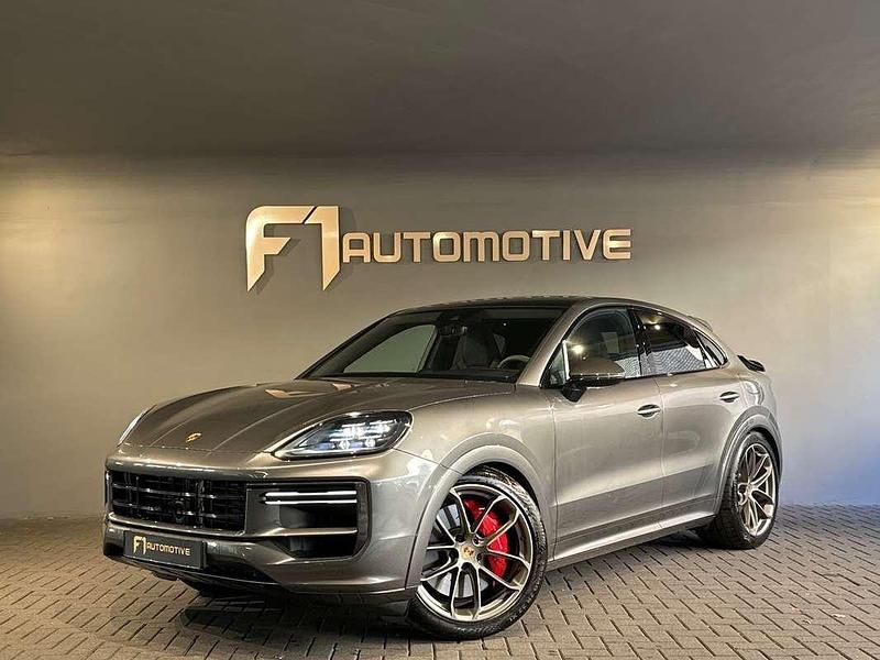 Grijs Gebruikt 2024 Porsche Cayenne Turbo E-Hybrid SUV | € 169.990 - Afbeelding 1/3
