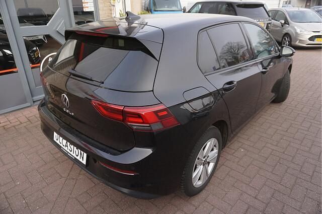 Occasion VW Golf VIII Business 131 PK (96 kW) 2023 Zwart (parellak) Hatchback