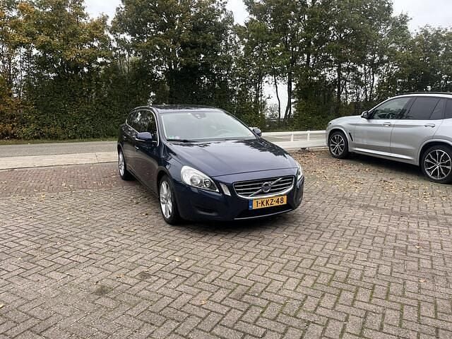 Blauw Gebruikt 2013 Volvo V60 Momentum Stationwagen | € 11.444 (Iets duurder) - Afbeelding 1/4