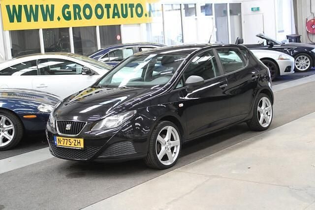 Zwart Gebruikt 2010 Seat Ibiza Reference Hatchback | € 4.444 (Eerlijke prijs) - Afbeelding 1/4