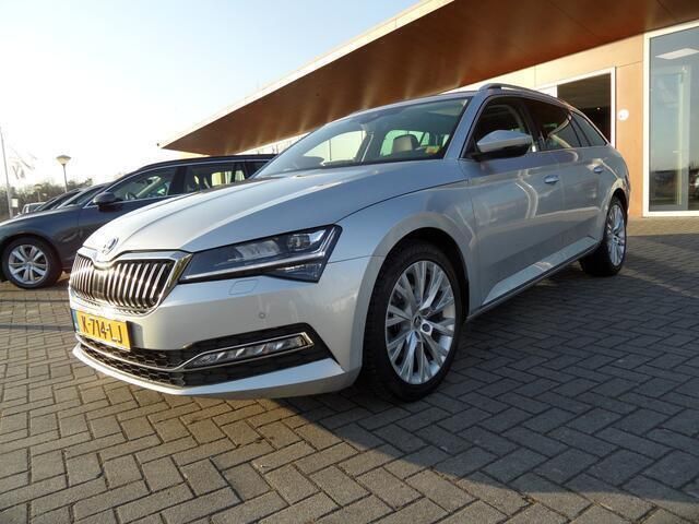 Grijs, metallic lak Gebruikt 2021 Skoda Superb Business Line Stationwagen | € 25.950 (Eerlijke prijs) - Afbeelding 1/4