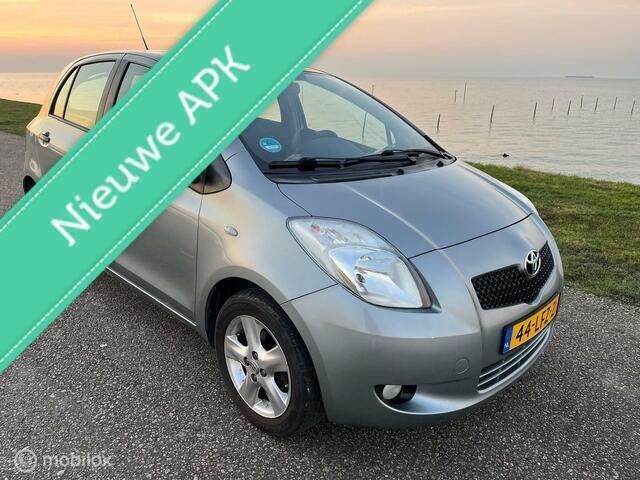 Occasion Toyota Yaris Cool 87 PK (63 kW) 2009 Grijs Hatchback