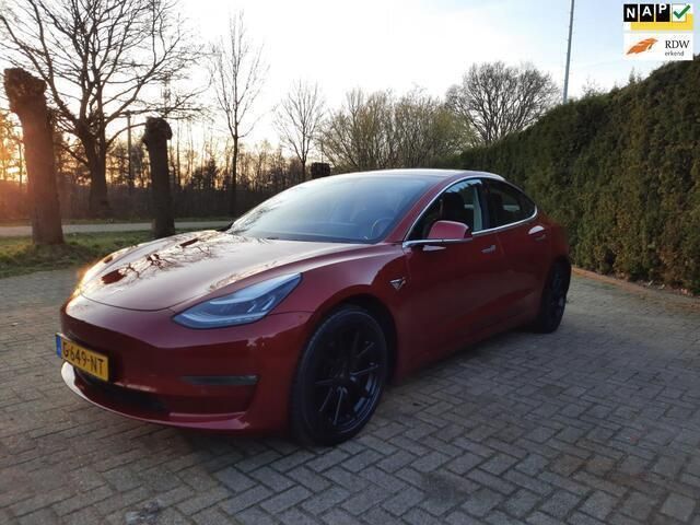 Rood Gebruikt 2019 Tesla Model 3 Long Range Sedan | € 19.999 (Eerlijke prijs) - Afbeelding 1/4