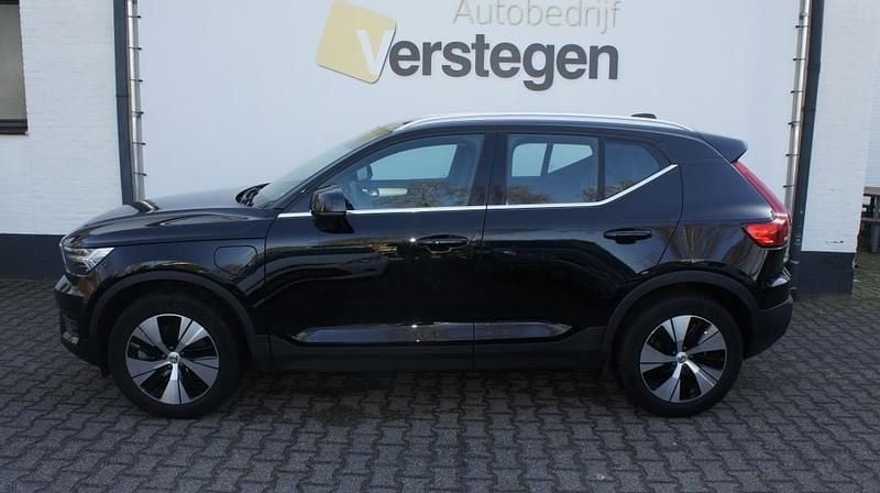 Zwart Occasion 2022 Volvo XC40 SUV | € 29.950 (Super prijs) - Afbeelding 1/4