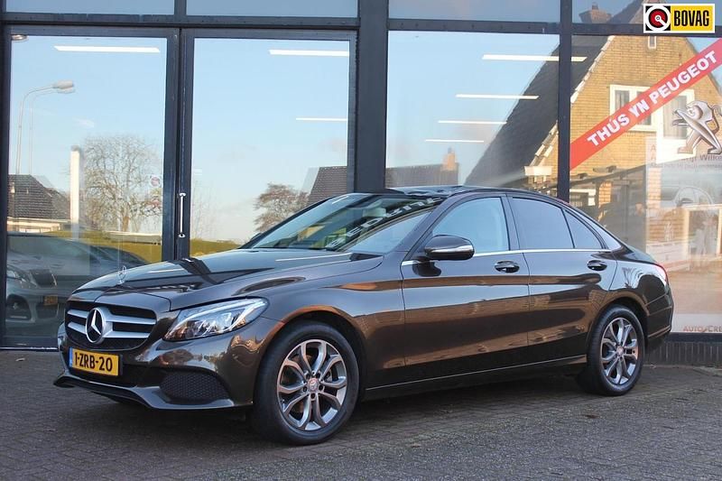 Beige (metallic) Gebruikt 2015 Mercedes C220 Sedan | € 13.850 - Afbeelding 1/4