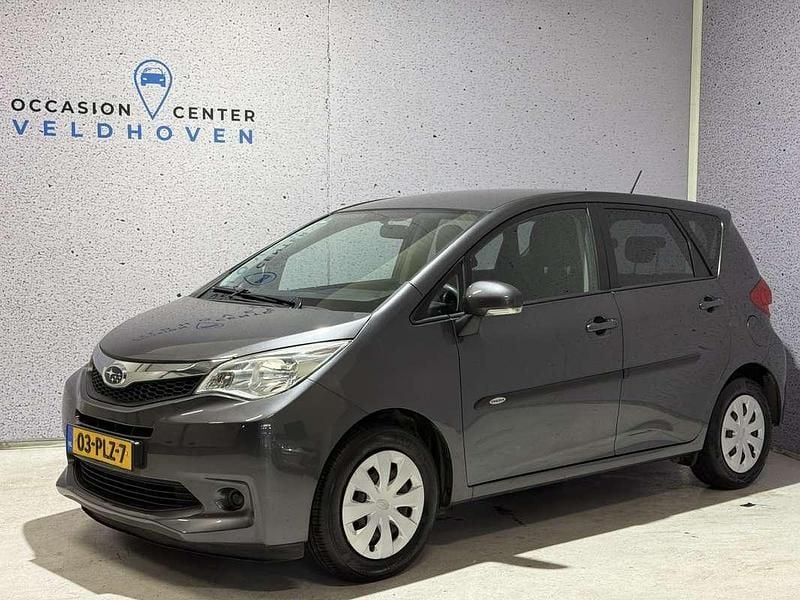 Grijs (metallic) Occasion 2011 Subaru Trezia Comfort Hatchback | € 4.400 - Afbeelding 1/4