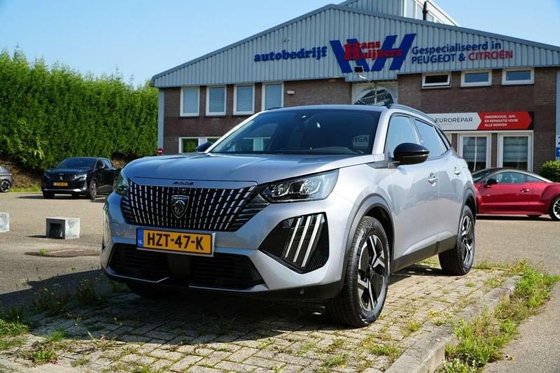 Grijs Gebruikt 2024 Peugeot 2008 Allure SUV | € 28.950 - Afbeelding 1/3