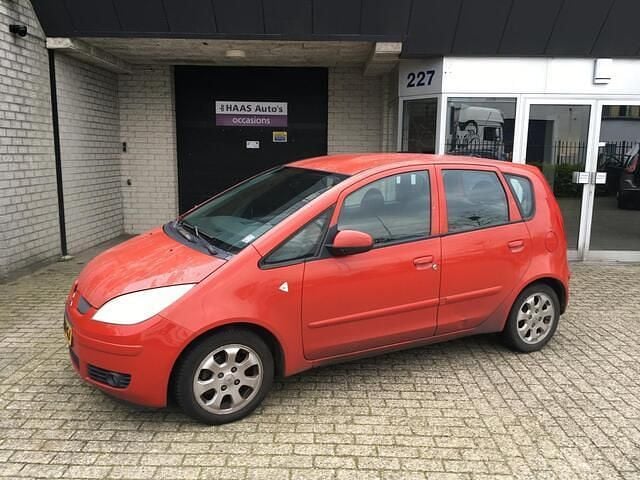Rood Occasion 2006 Mitsubishi Colt Hatchback | € 999 (Eerlijke prijs) - Afbeelding 1/4