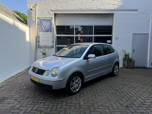 Grijs Gebruikt 2004 VW Polo Comfortline Hatchback | € 1.995 (Eerlijke prijs) - Afbeelding 1/4