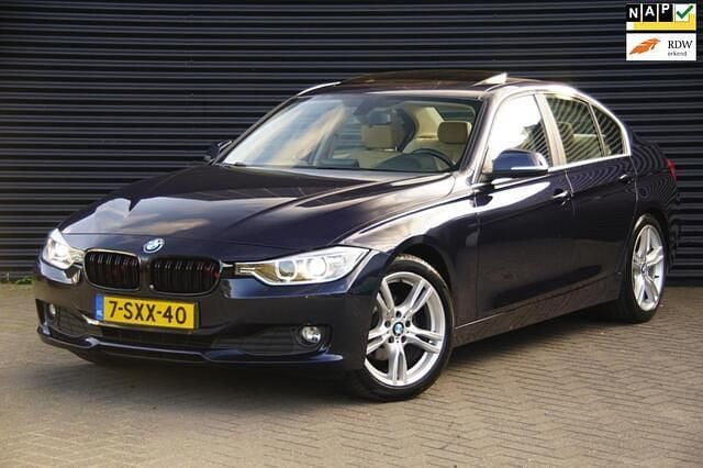 Blauw Gebruikt 2014 BMW 320 Efficient Dynamics Sedan | € 10.900 (Eerlijke prijs) - Afbeelding 1/4