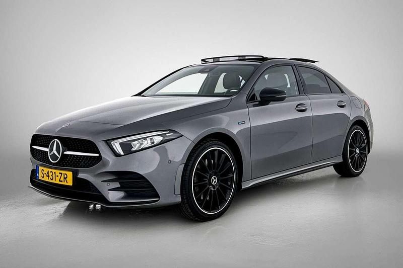 Grijs Gebruikt 2021 Mercedes A250 Business Sedan | € 28.995 (Goede deal) - Afbeelding 1/3