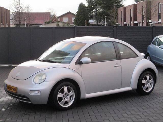 Grijs Gebruikt 2001 VW Beetle Hatchback | € 1.499 (Eerlijke prijs) - Afbeelding 1/4