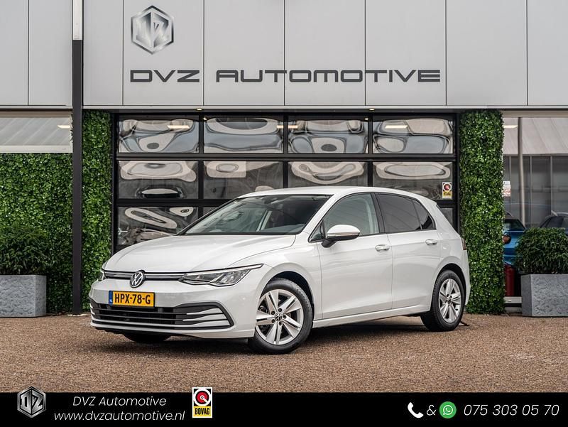 Wit Gebruikt 2021 VW Golf VIII Life Hatchback | € 19.950 (Eerlijke prijs) - Afbeelding 1/4