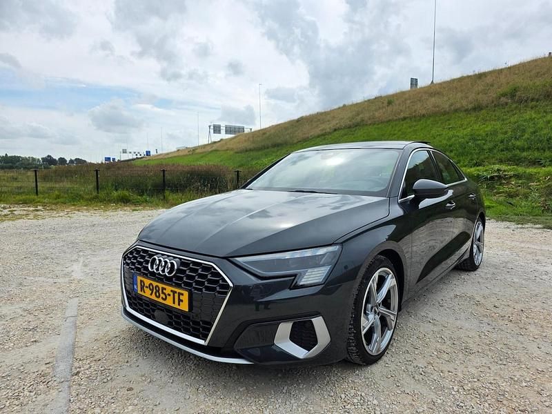 Grijs Gebruikt 2020 Audi A3 e-tron S-Line Hatchback | € 26.950 (Eerlijke prijs) - Afbeelding 1/4