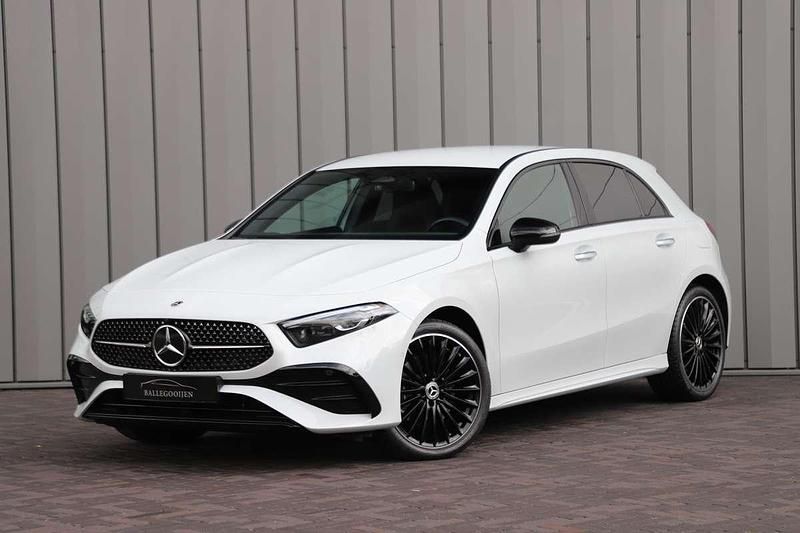 Wit Gebruikt 2023 Mercedes A250 AMG Hatchback | € 34.950 (Eerlijke prijs) - Afbeelding 1/4