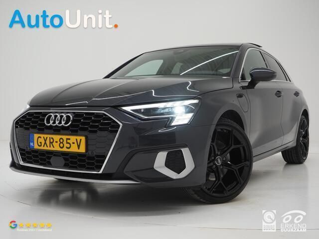Grijs, metallic lak Gebruikt 2021 Audi A3 Sportback Premium Hatchback | € 28.840 (Eerlijke prijs) - Afbeelding 1/4