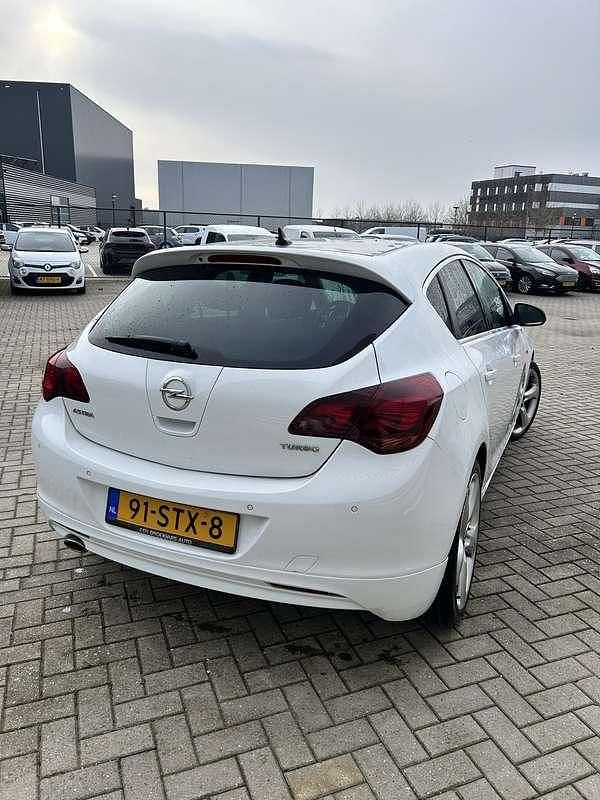 Occasion Opel Astra 140 PK (102 kW) 2012 Wit MPV