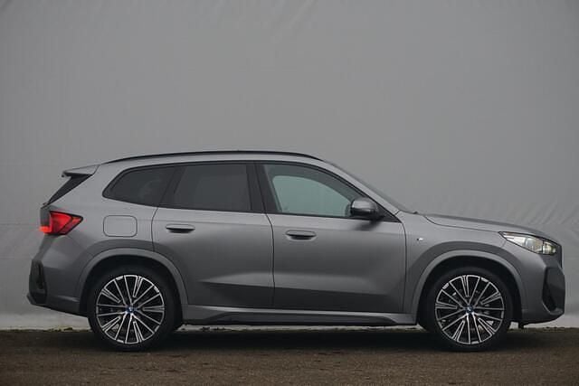 Grijs Gebruikt 2024 BMW iX1 M Sport SUV | € 44.950 (Eerlijke prijs) - Afbeelding 1/4