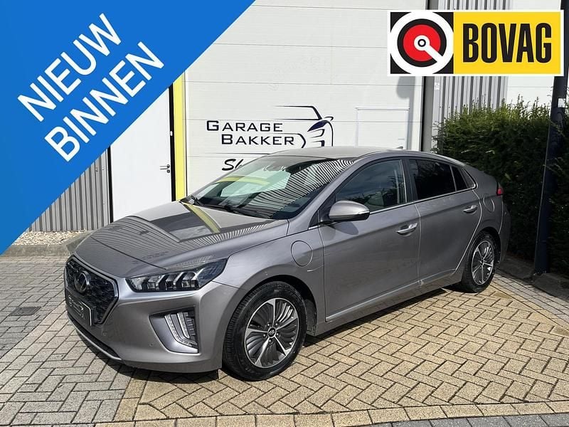 Grijs Gebruikt 2021 Hyundai Ioniq Premium Sedan | € 17.950 (Goede deal) - Afbeelding 1/4