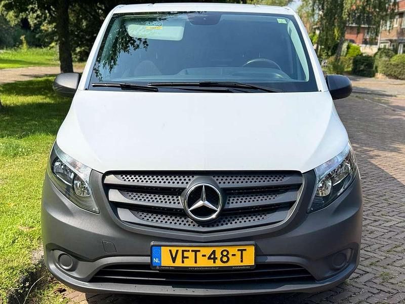 Wit Gebruikt 2020 Mercedes Vito MPV | € 22.950 - Afbeelding 1/4