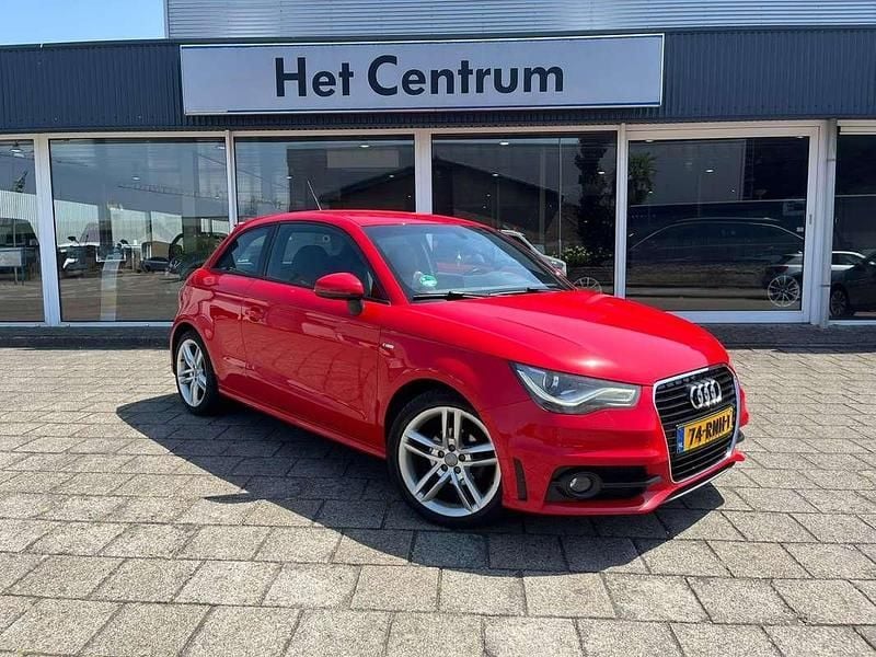Rood, metallic lak Gebruikt 2011 Audi A1 S-Line Hatchback | € 6.250 (Eerlijke prijs) - Afbeelding 1/4