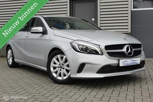 Grijs Gebruikt 2018 Mercedes A180 Business Hatchback | € 14.999 (Eerlijke prijs) - Afbeelding 1/4