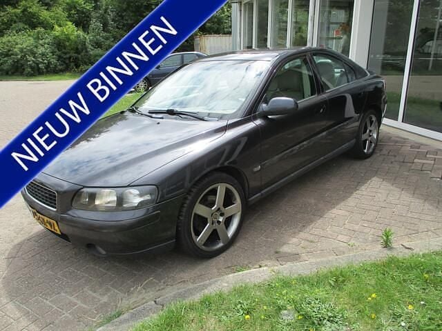 Grijs (metallic) Occasion 2001 Volvo S60 Sedan | € 610 (Super prijs) - Afbeelding 1/4