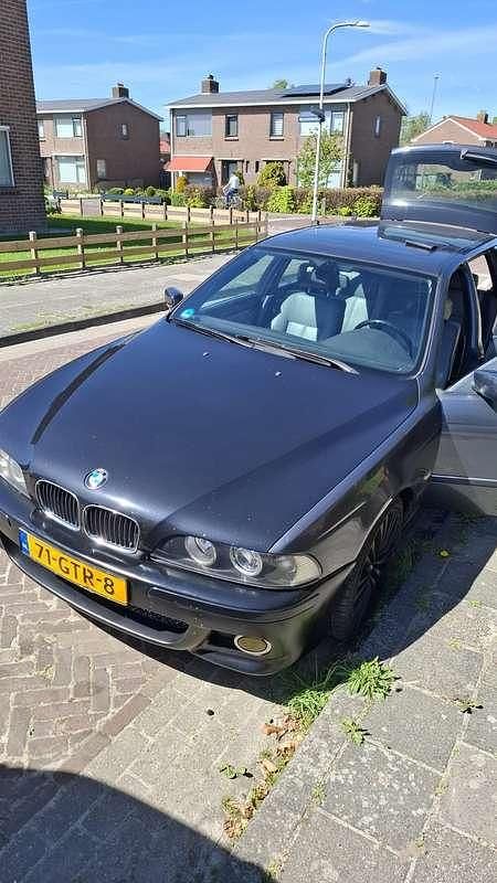 Grijs Gebruikt 1999 BMW 528 Stationwagen | € 2.000 - Afbeelding 1/4