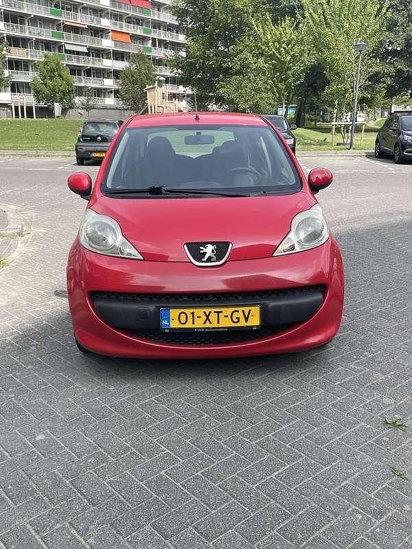 Rood Gebruikt 2007 Peugeot 107 Hatchback | € 1.600 (Eerlijke prijs) - Afbeelding 1/4