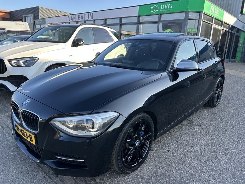 Zwart Gebruikt 2014 BMW M135 Hatchback | € 23.645 - Afbeelding 1/4