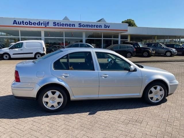 Grijs Occasion 2000 VW Bora Highline Sedan | € 3.950 (Duur) - Afbeelding 1/4