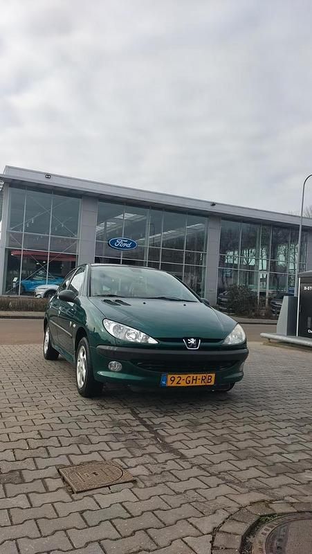 Gebruikt 2000 Peugeot 206 | € 1.300 (Eerlijke prijs) - Afbeelding 1/4
